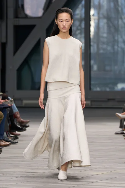 Look 4